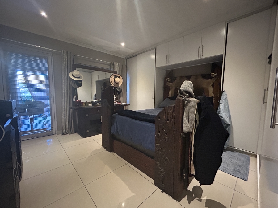 5 Bedroom Property for Sale in Glenlilly Western Cape